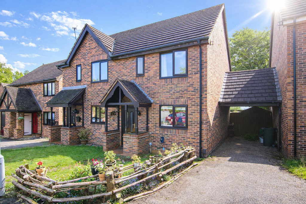 2 bedroom Semi-detached house For Sale