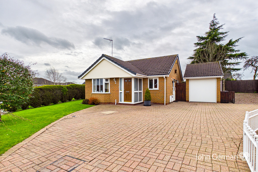 2 bedroom Detached house For Sale