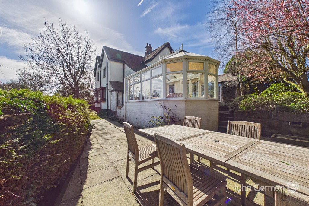5 bedroom Property For Sale