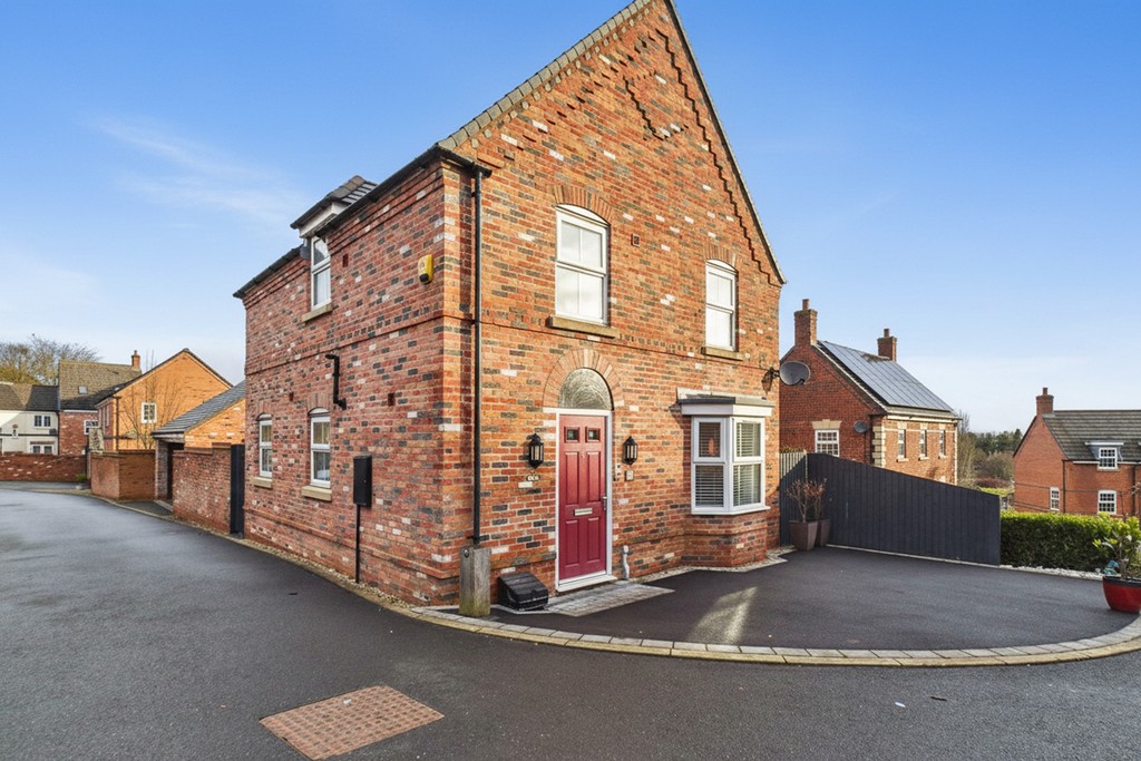 3 bedroom Detached house For Sale