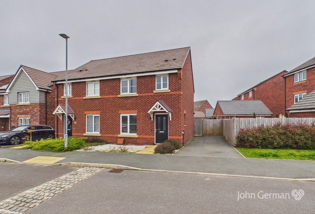 3 bedroom Semi-detached house For Sale