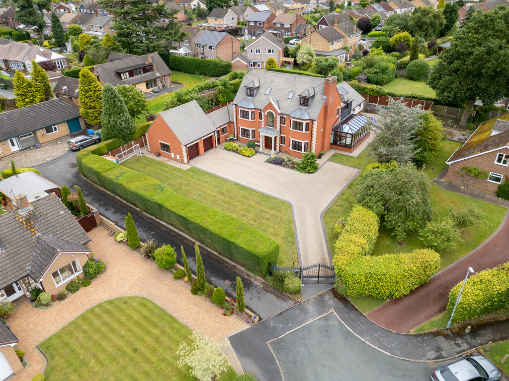 6 bedroom Detached house For Sale