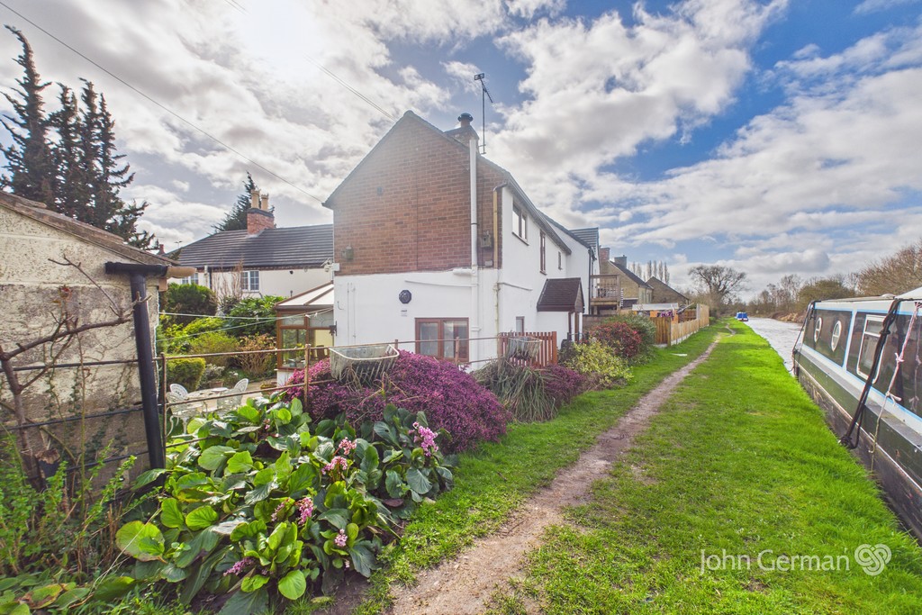 2 bedroom Semi-detached house For Sale