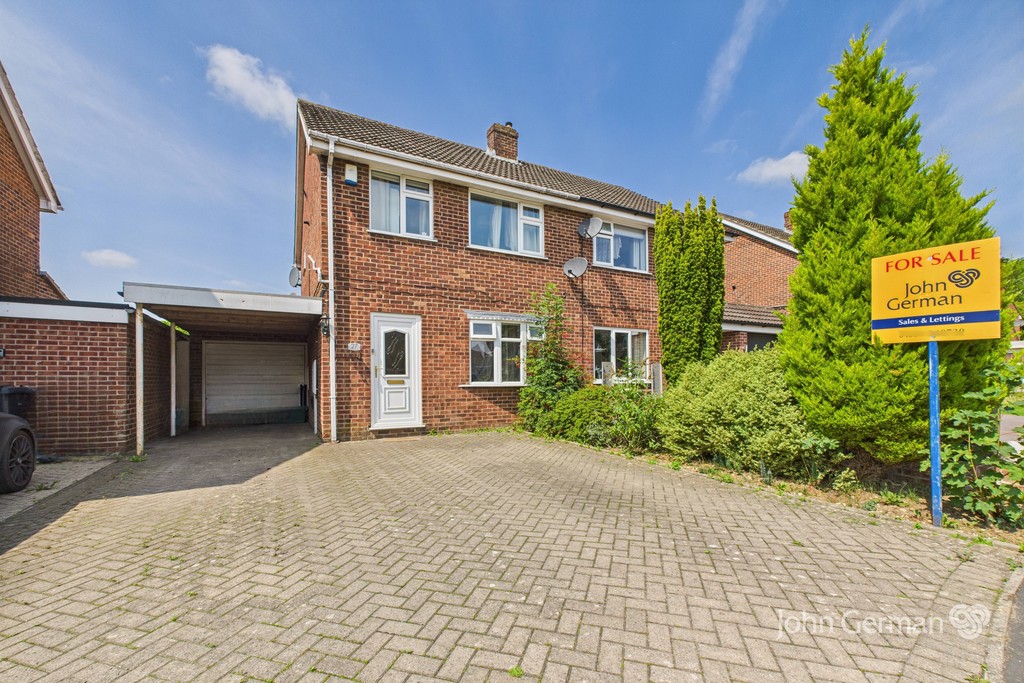 3 bedroom Semi-detached house For Sale