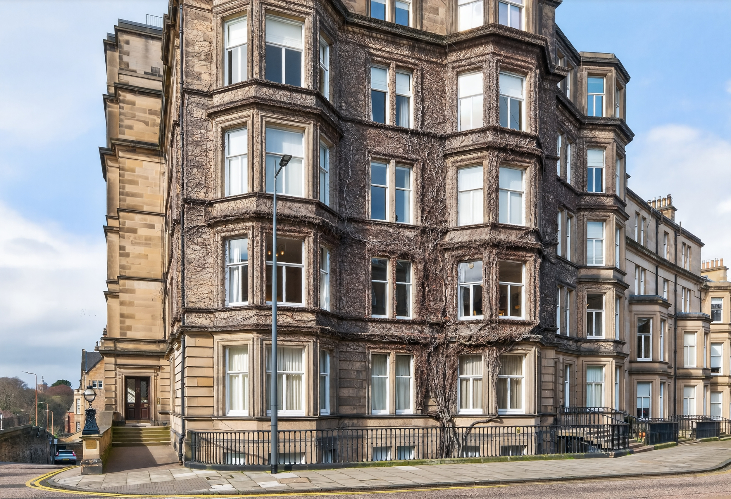 4 bedroom Flat For Sale