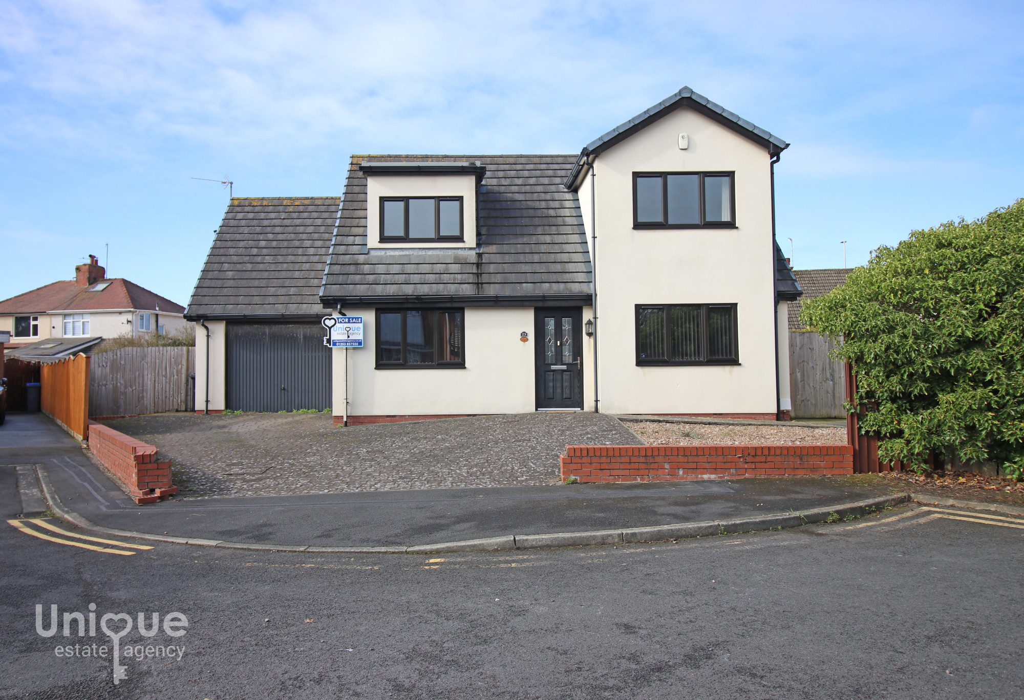 3 bedroom Detached house Under Offer