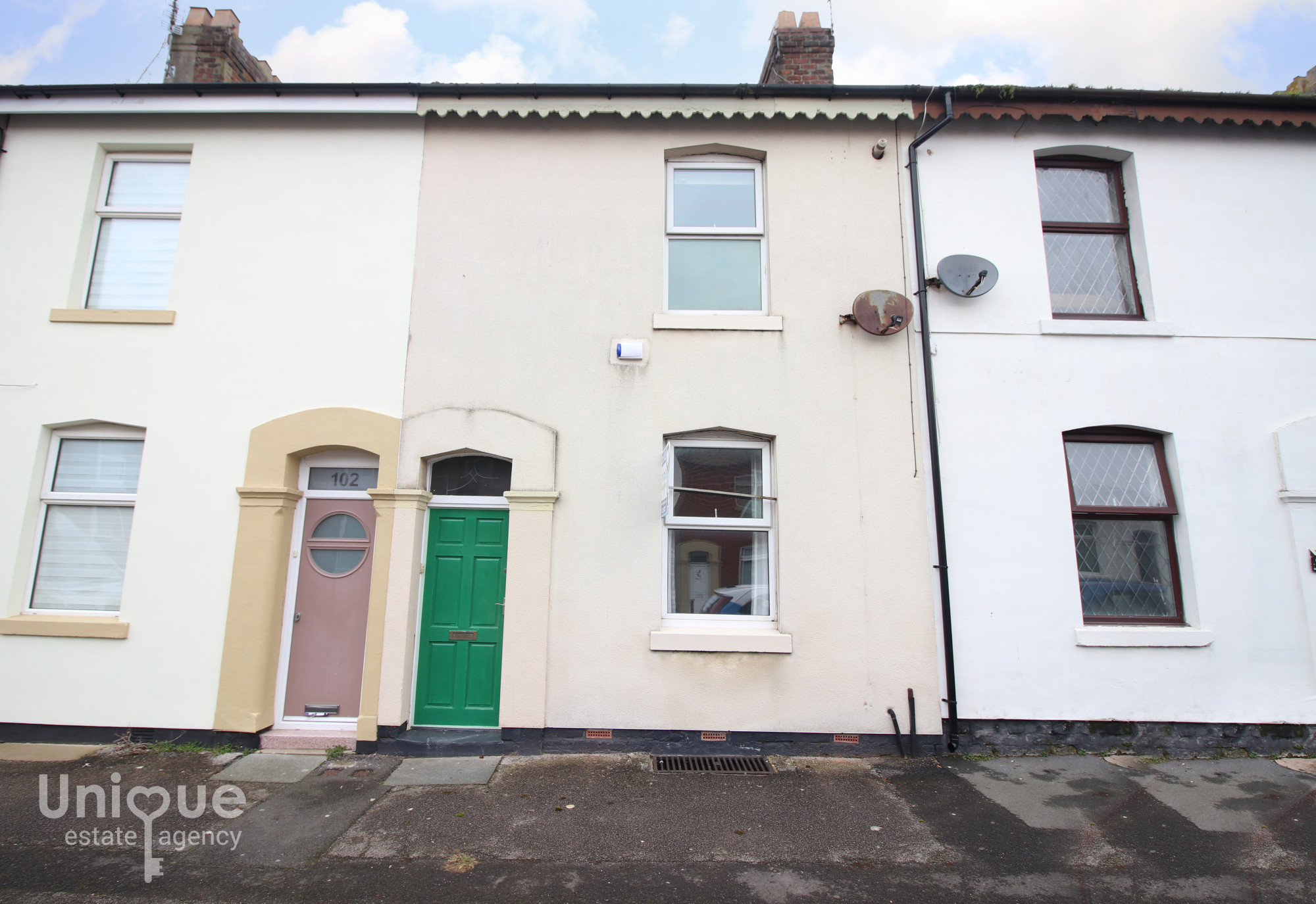 2 bedroom Terraced House Under Offer