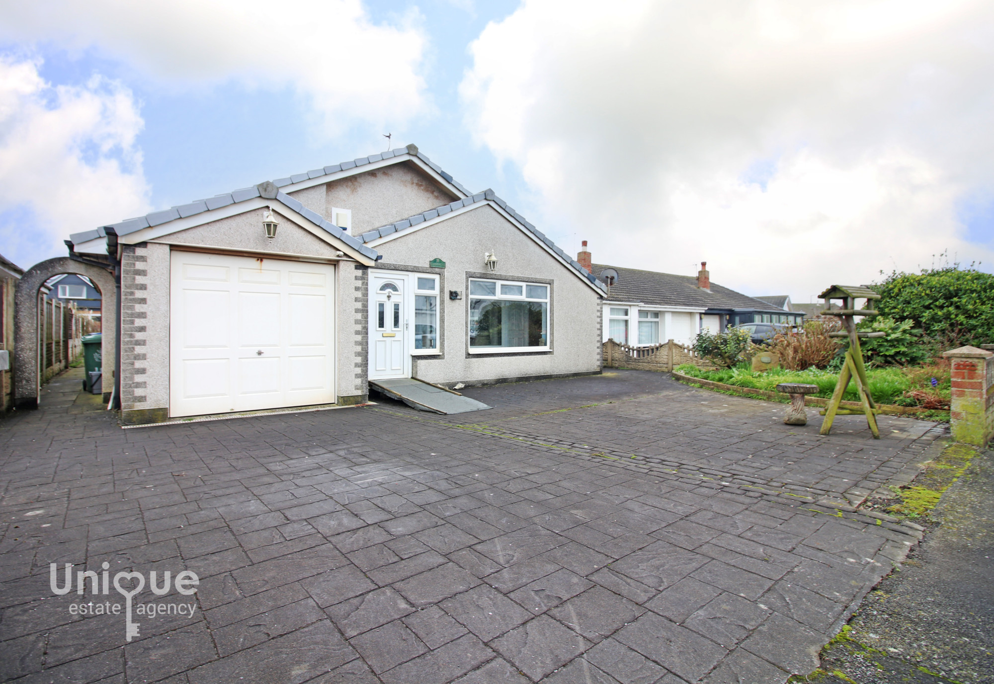 3 bedroom Detached bungalow For Sale