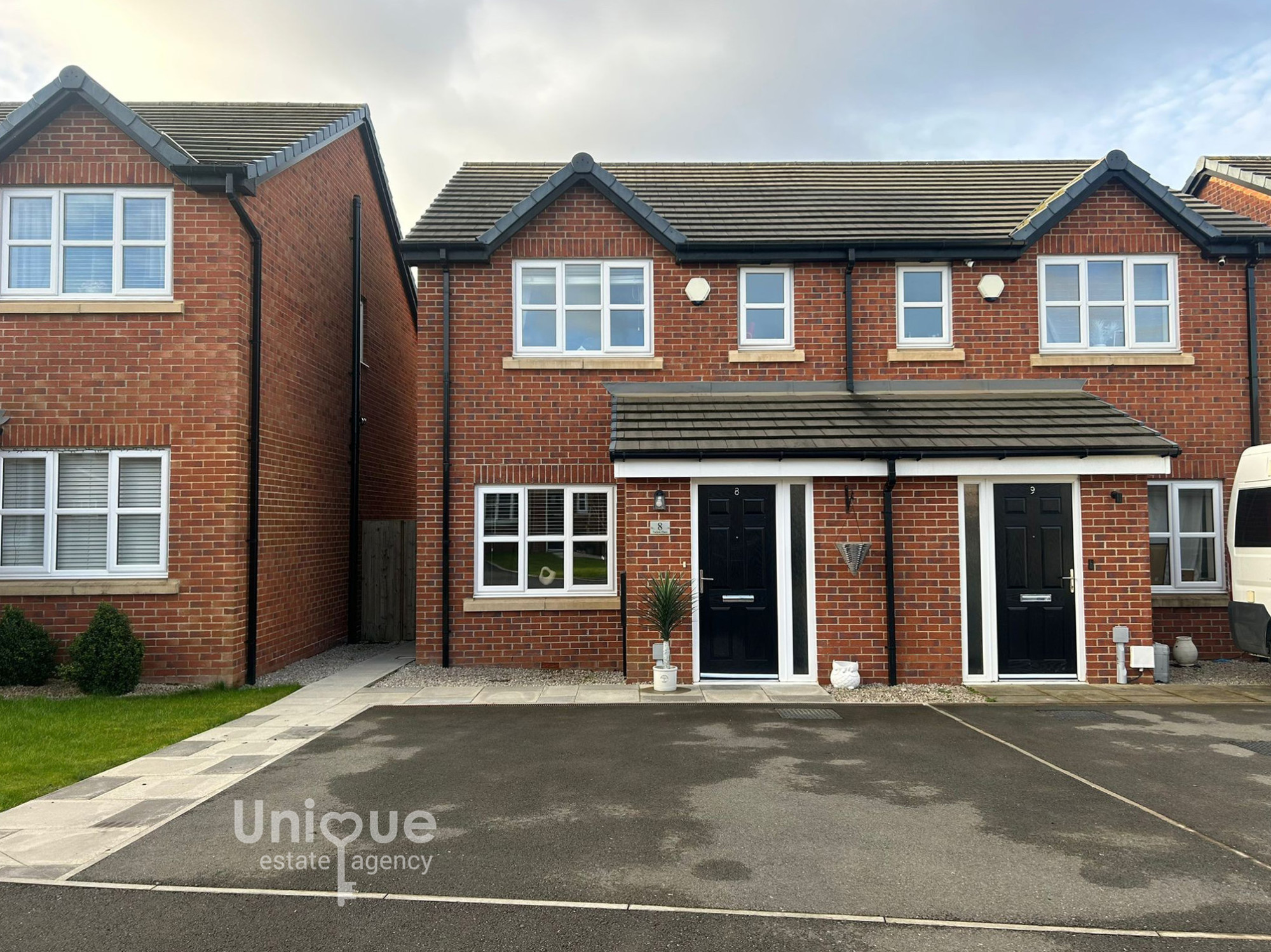 3 bedroom Semi-detached house For Sale
