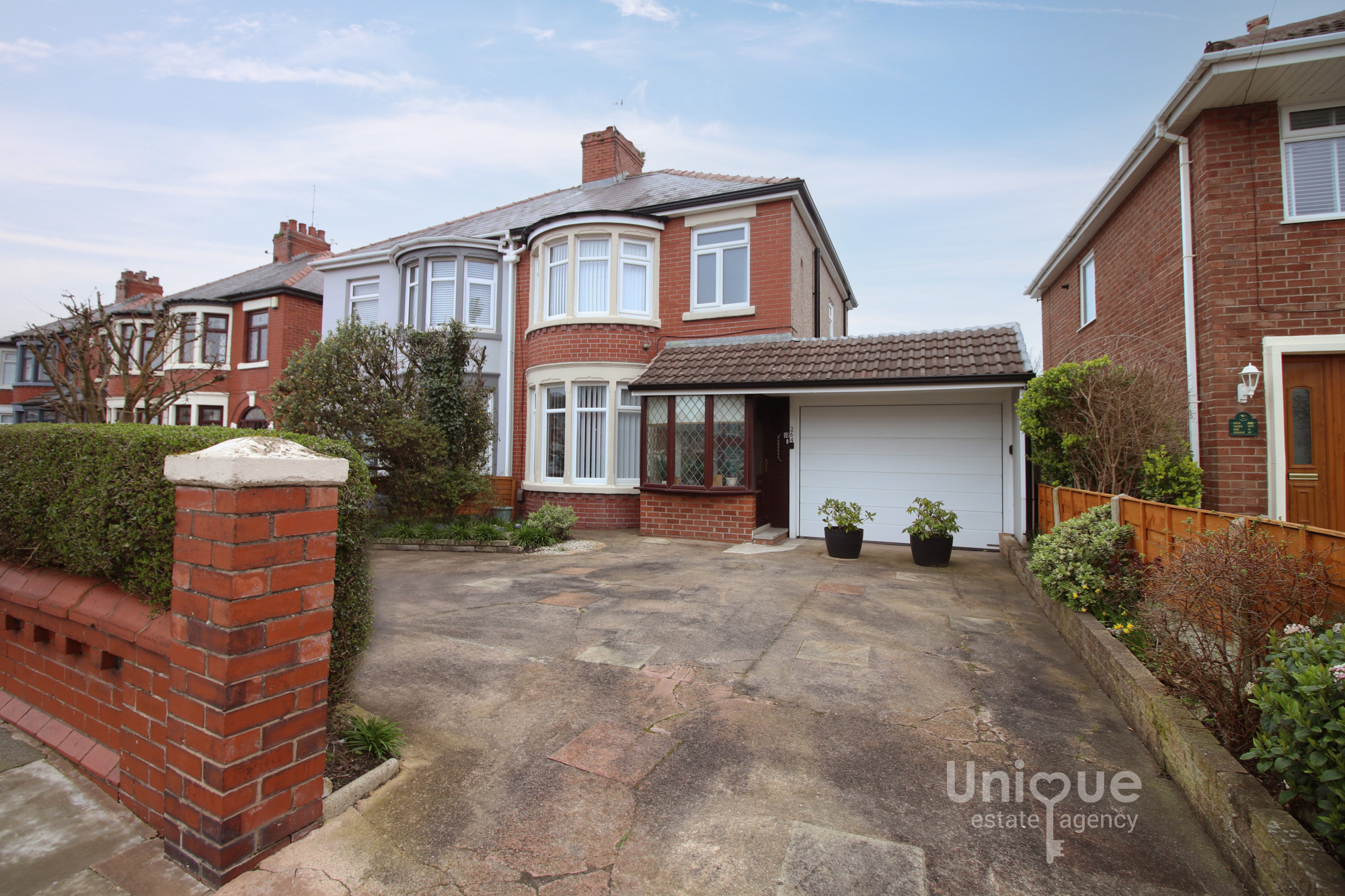 4 bedroom Semi-detached house For Sale