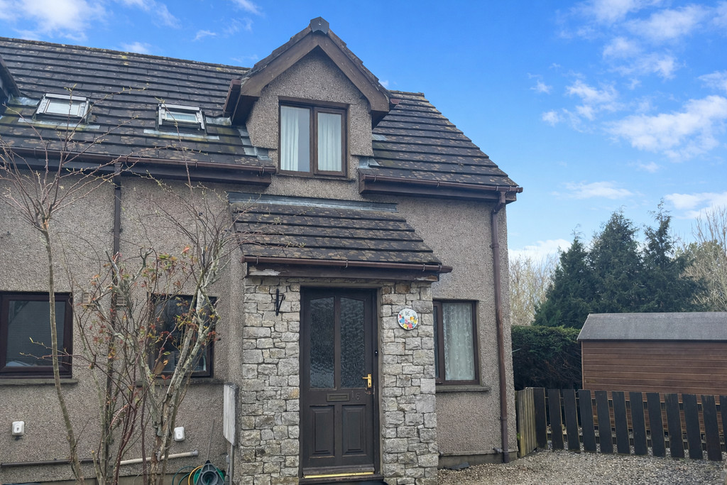 2 bedroom Semi-detached house For Sale