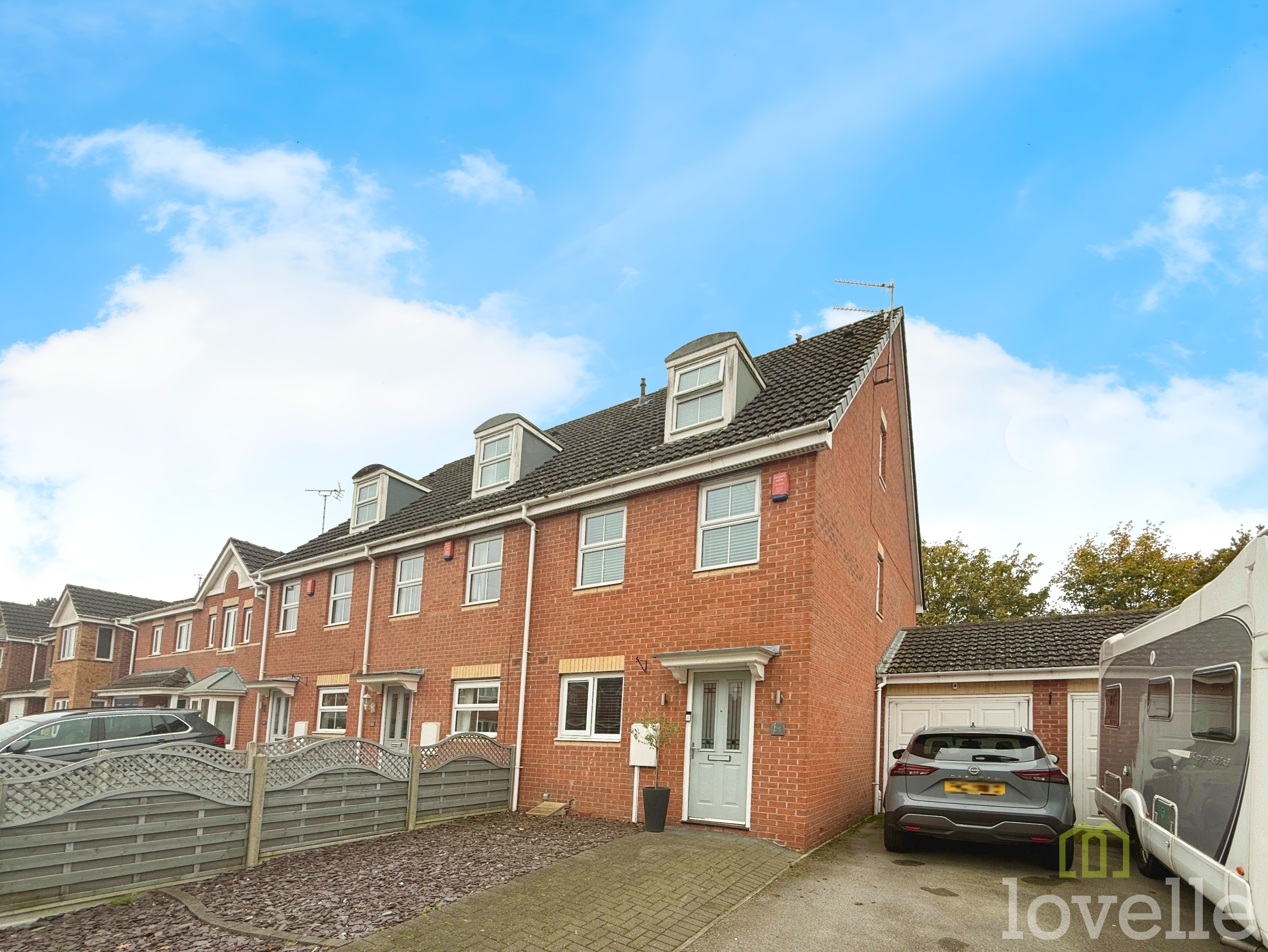 3 bedroom Terraced House To Let