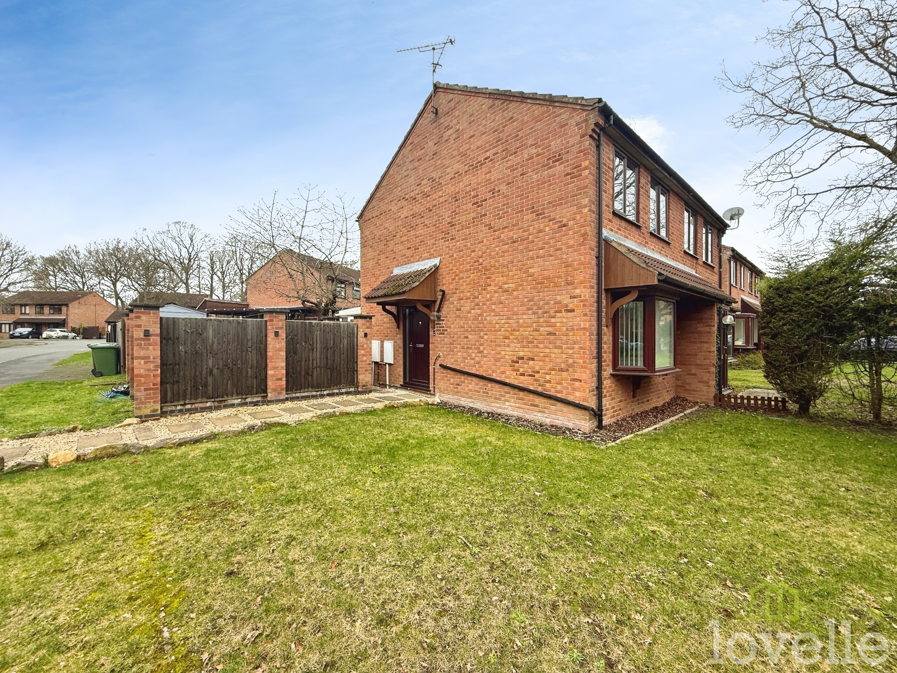 2 bedroom Semi-detached house To Let