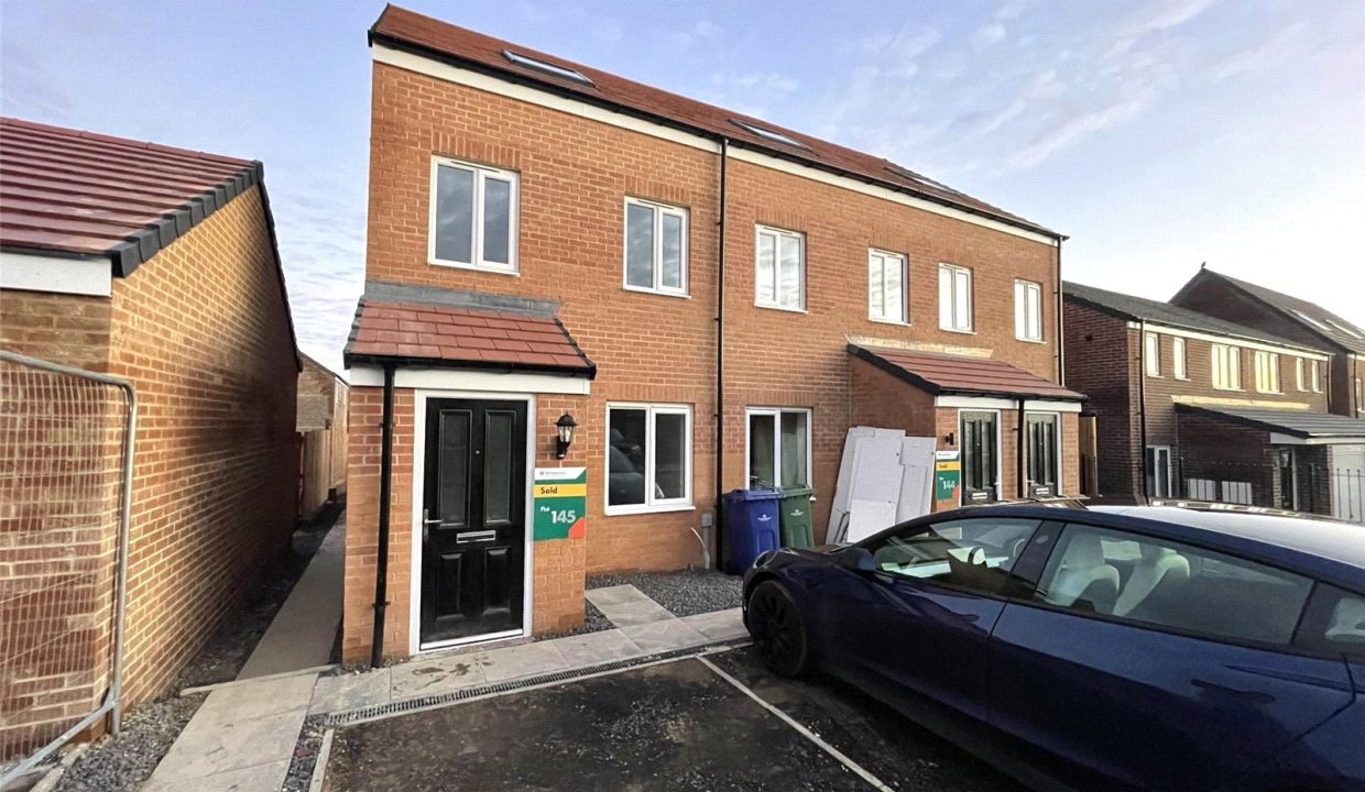  Terraced House For Sale