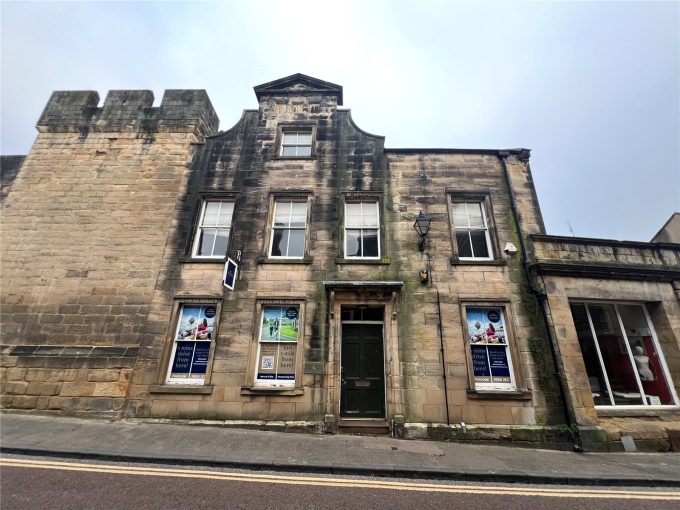  End of terrace house For Sale