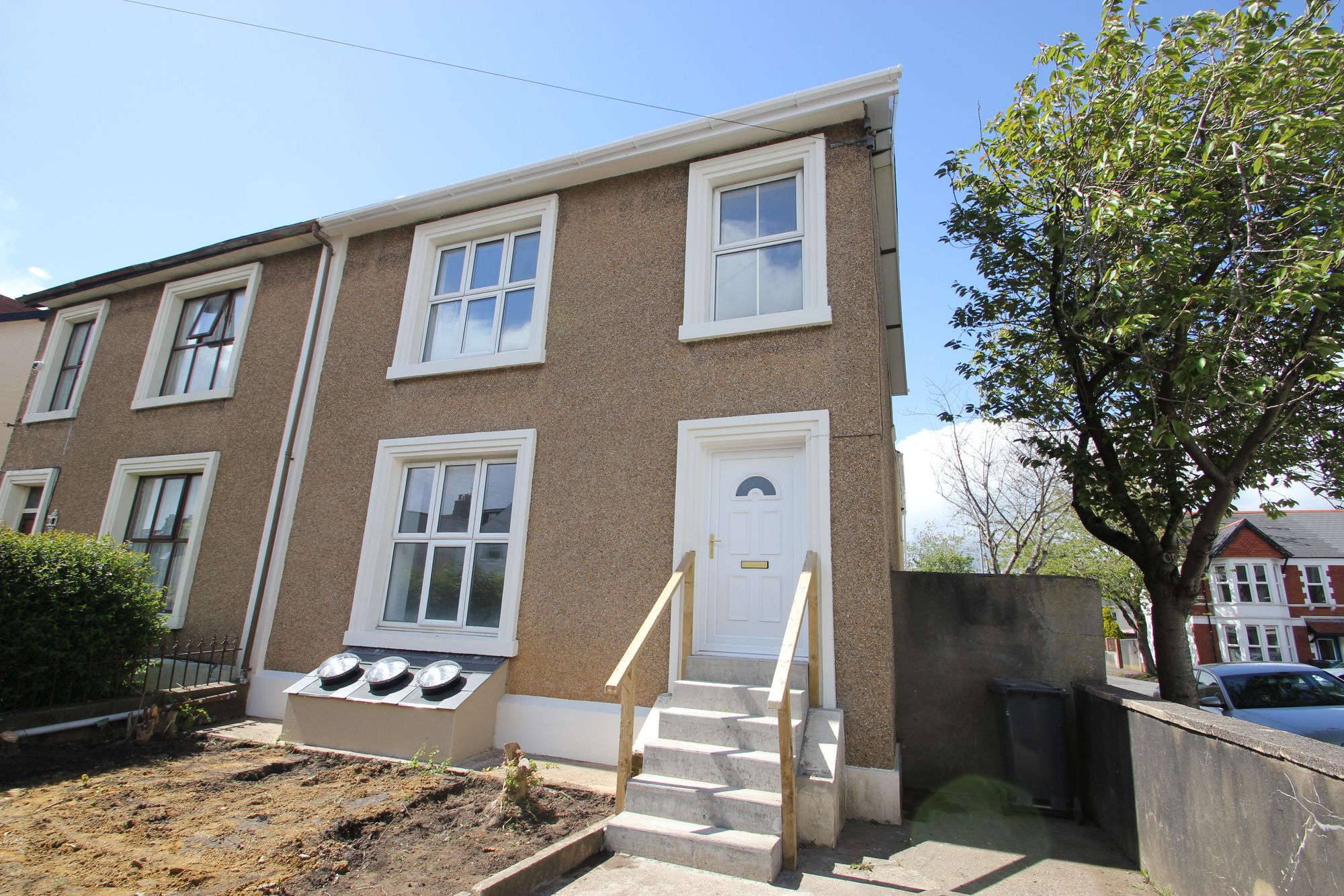4 bedroom Flat To Let