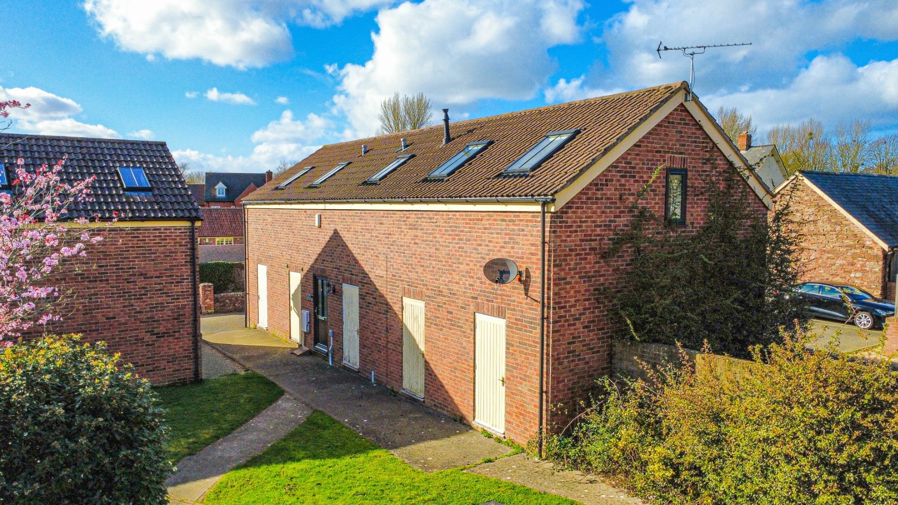 2 bedroom Coach House For Sale