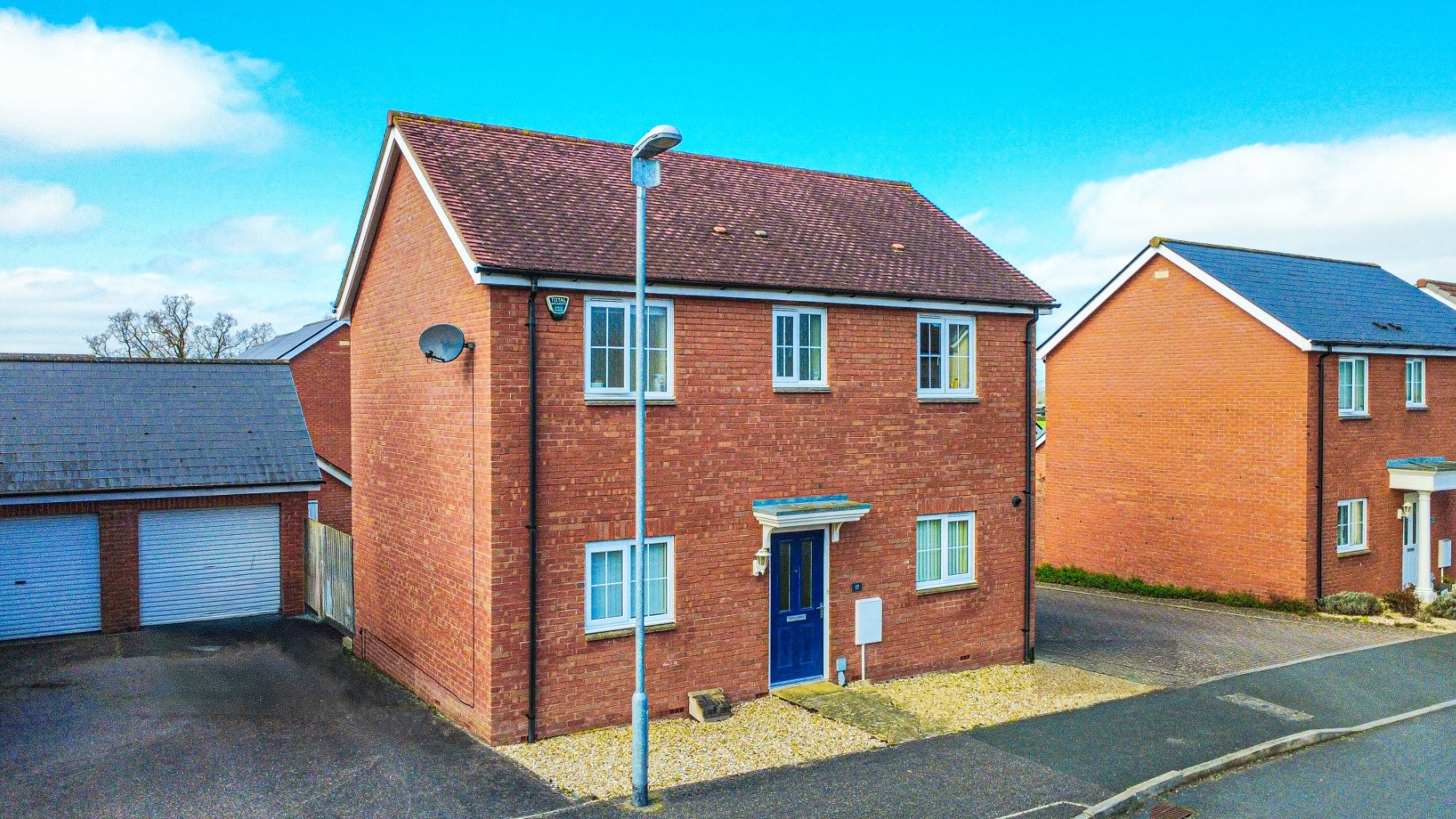 3 bedroom Detached house Under Offer