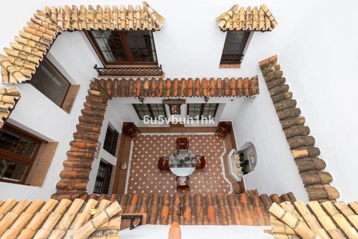 5 bedroom Villa For Sale