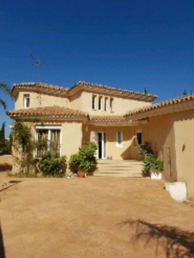 4 bedroom Villa For Sale