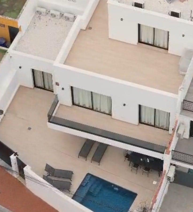 7 bedroom Villa For Sale