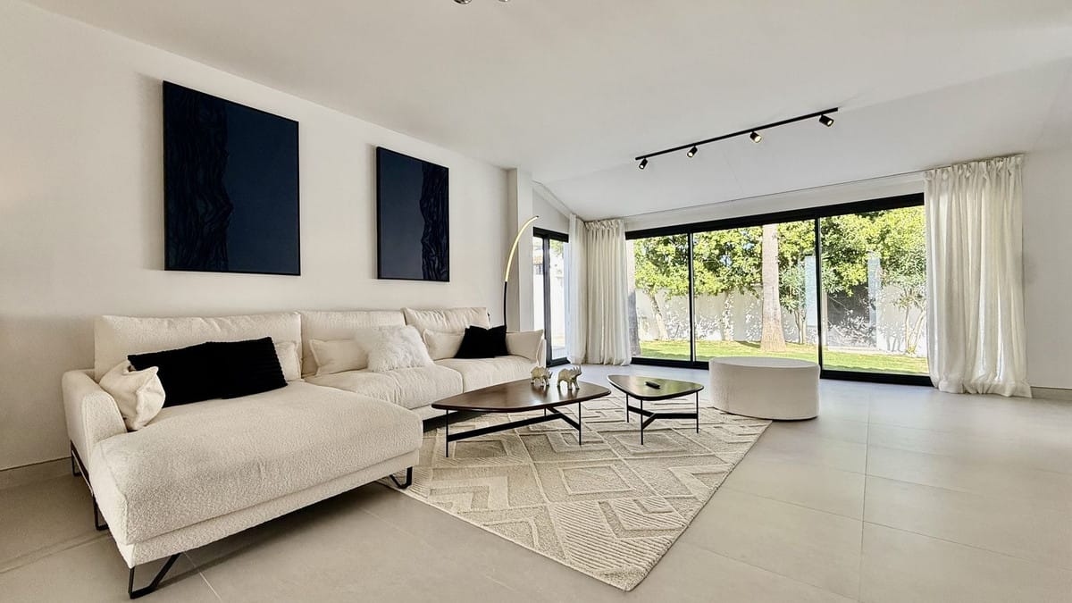 5 bedroom Villa For Sale