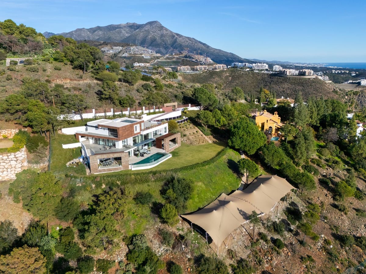 5 bedroom Villa For Sale