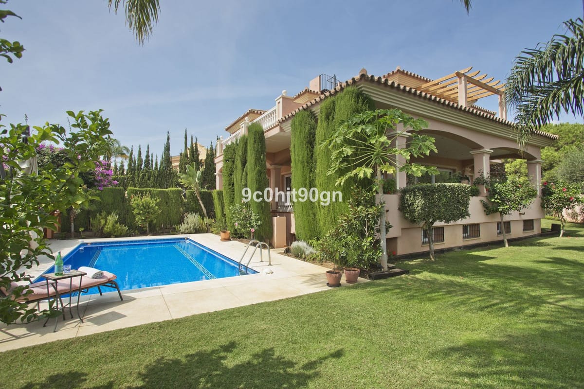 5 bedroom Villa For Sale