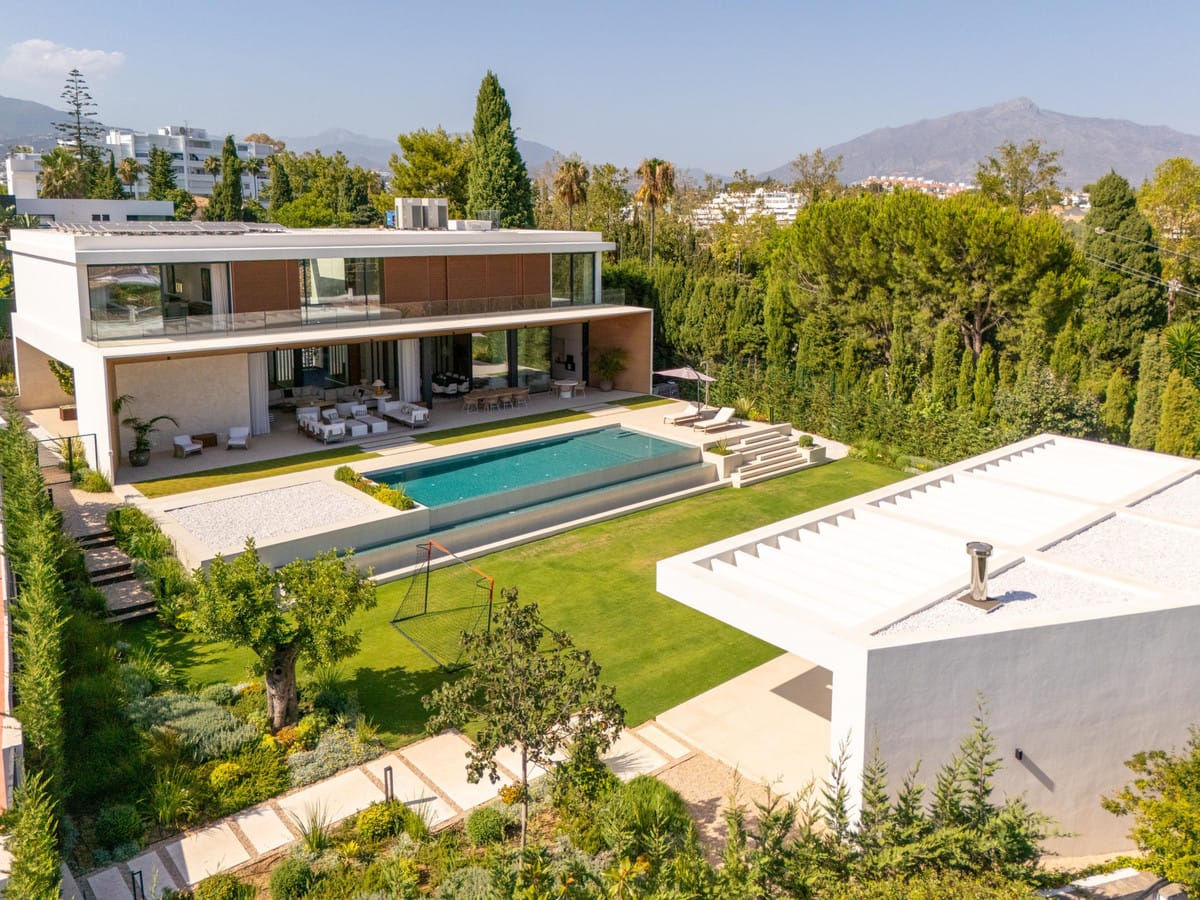 6 bedroom Villa For Sale