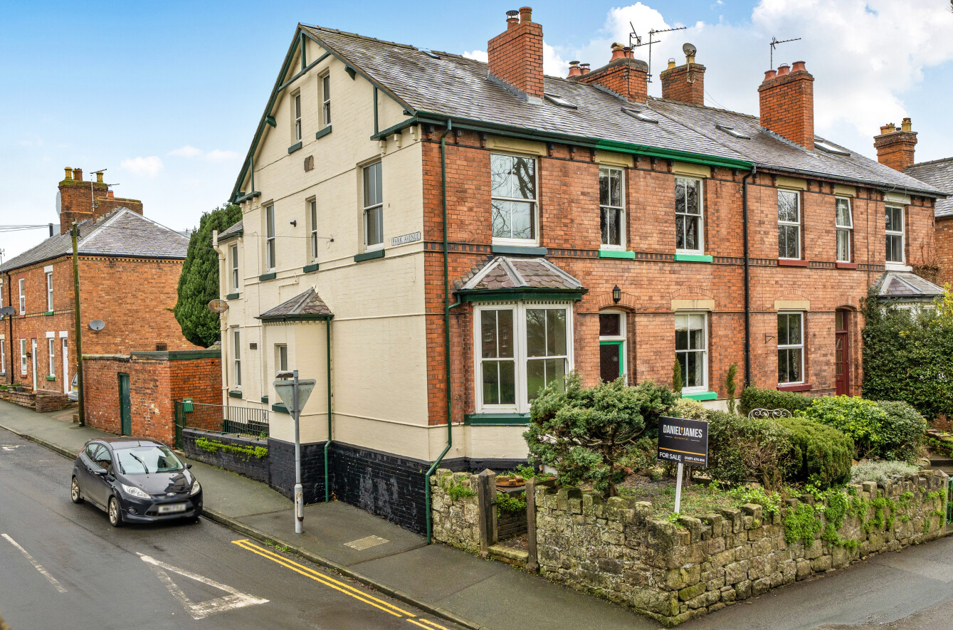 4 bedroom Terraced House For Sale