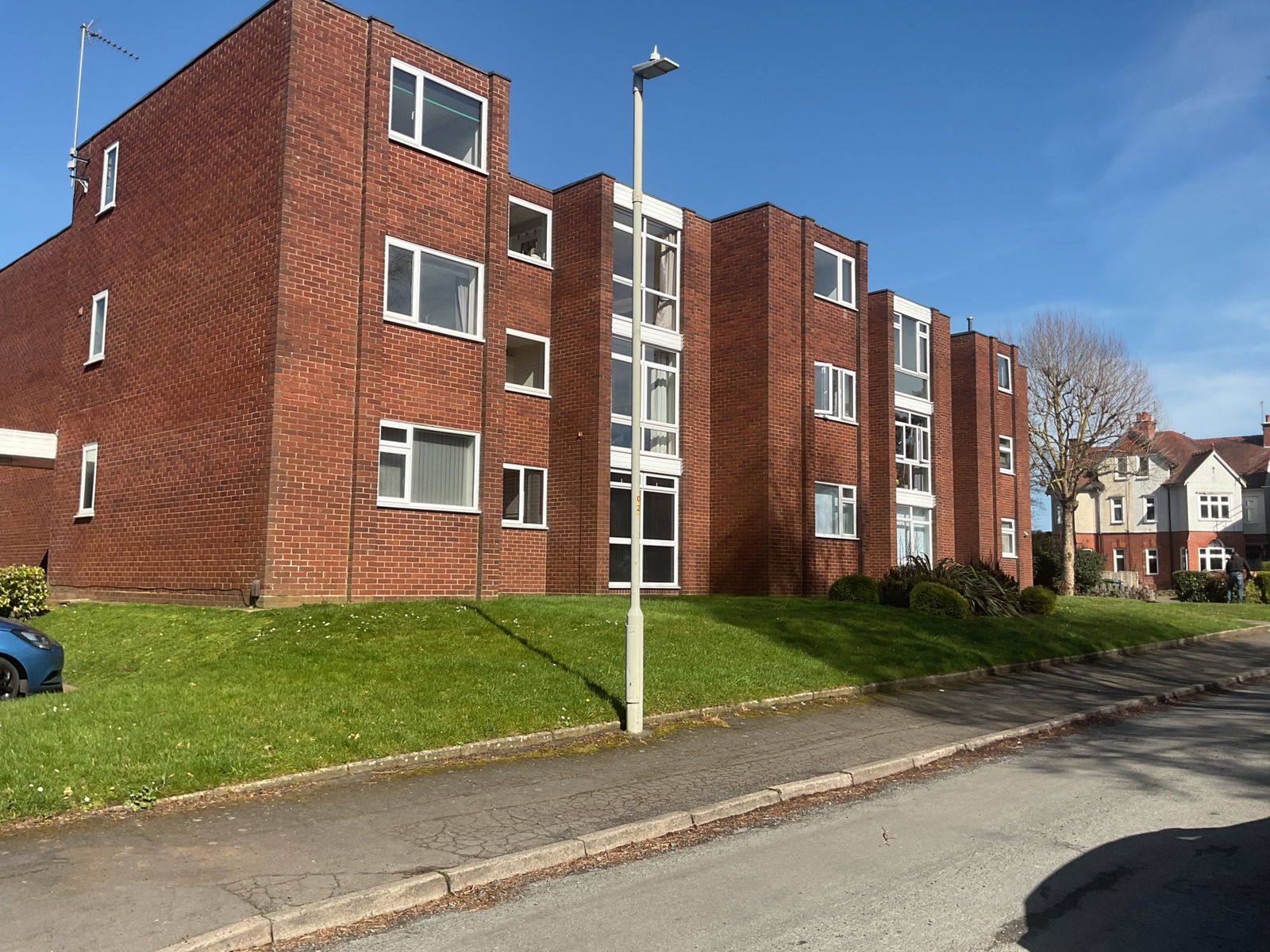 2 bedroom Flat For Sale