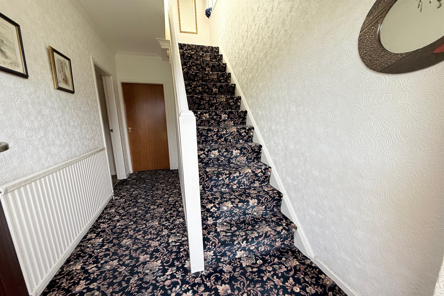 3 bedroom Semi-detached house Under Offer