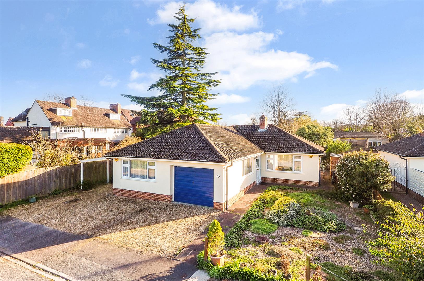 3 bedroom Detached bungalow For Sale