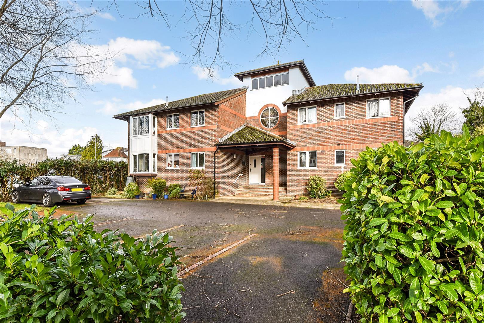 2 bedroom Flat To Let