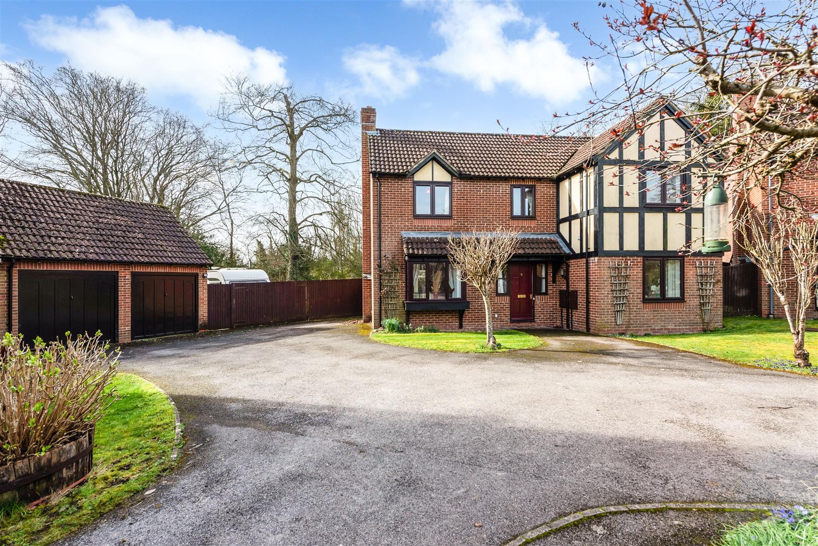 4 bedroom Detached house Under Offer