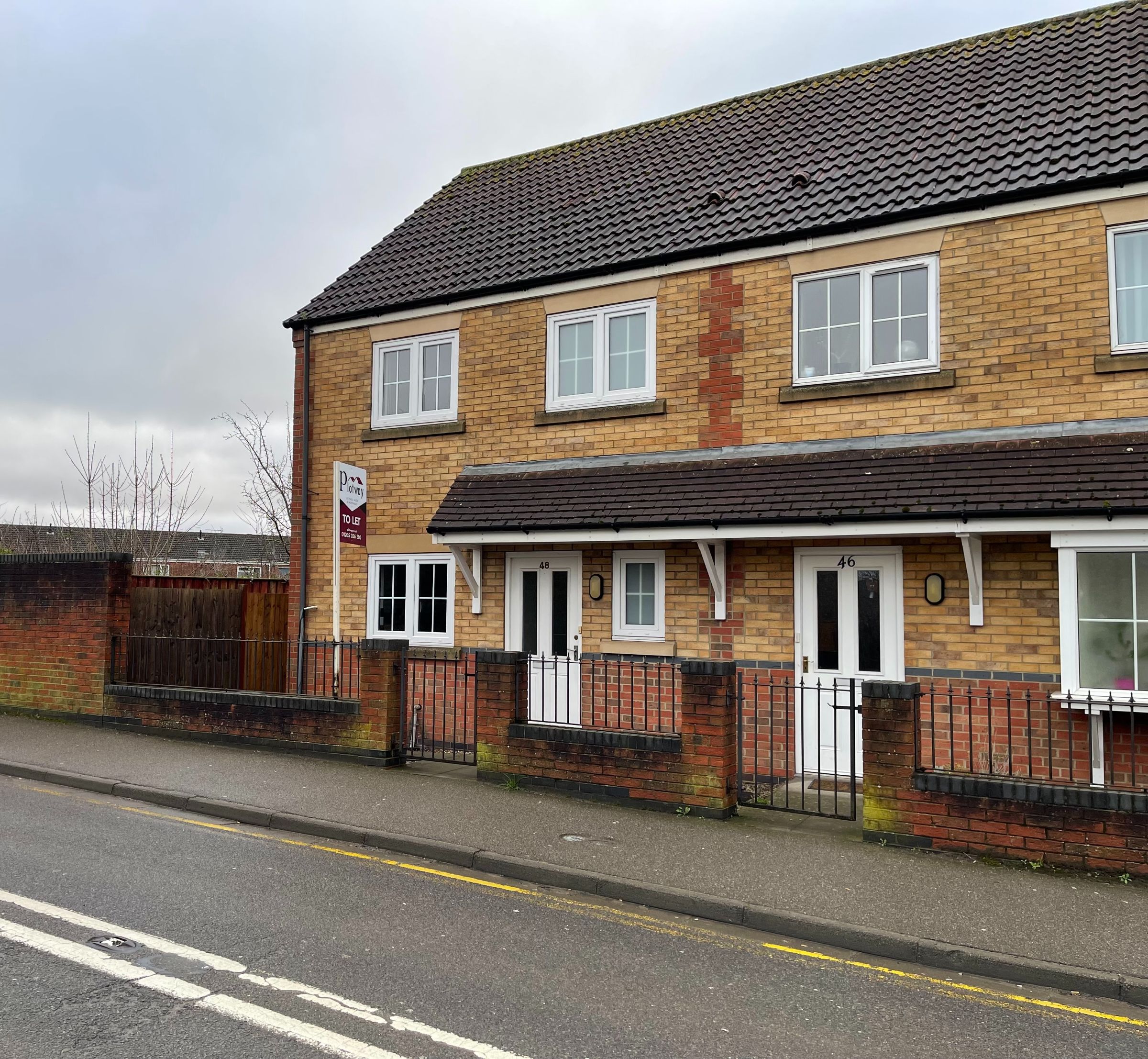 3 bedroom Semi-detached house To Let