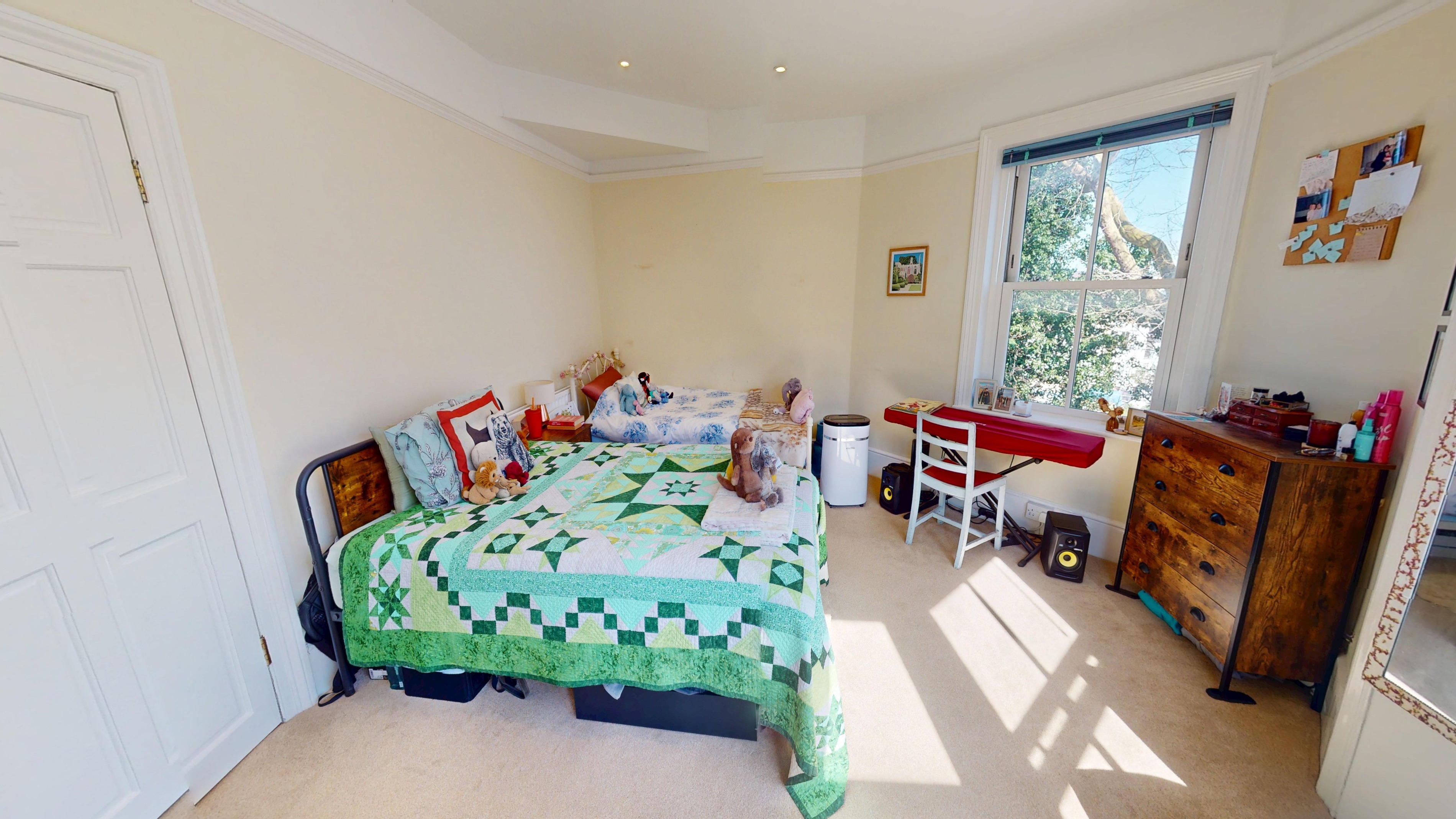 2 bedroom Flat To Let