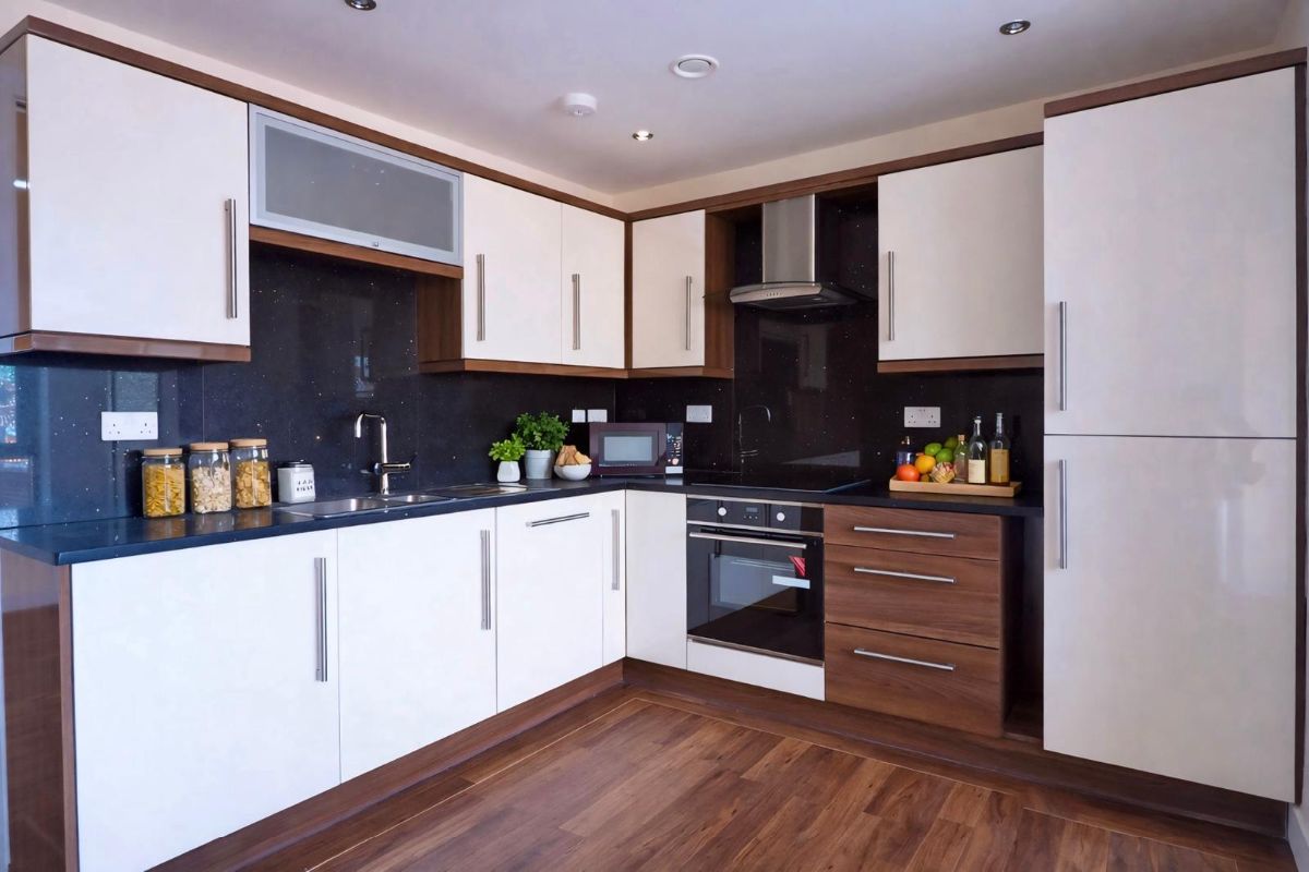3 bedroom Apartment To Let
