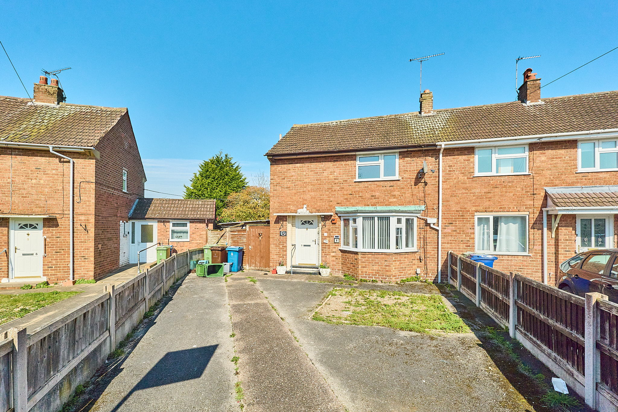 2 bedroom Semi-detached house Sold
