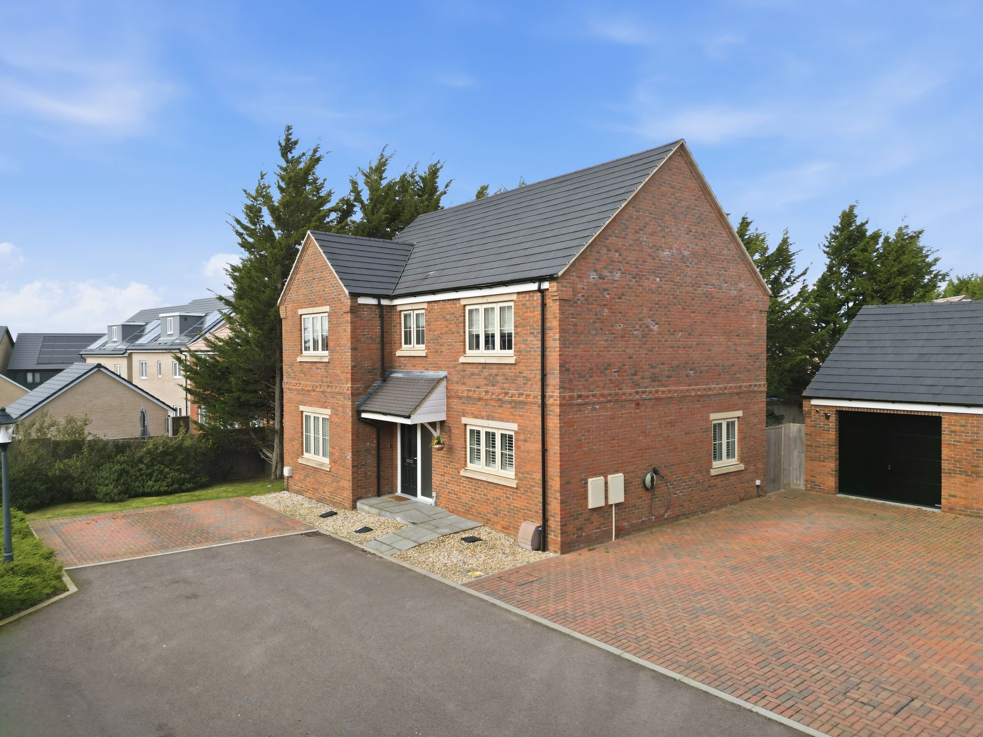 4 bedroom Detached house Under Offer