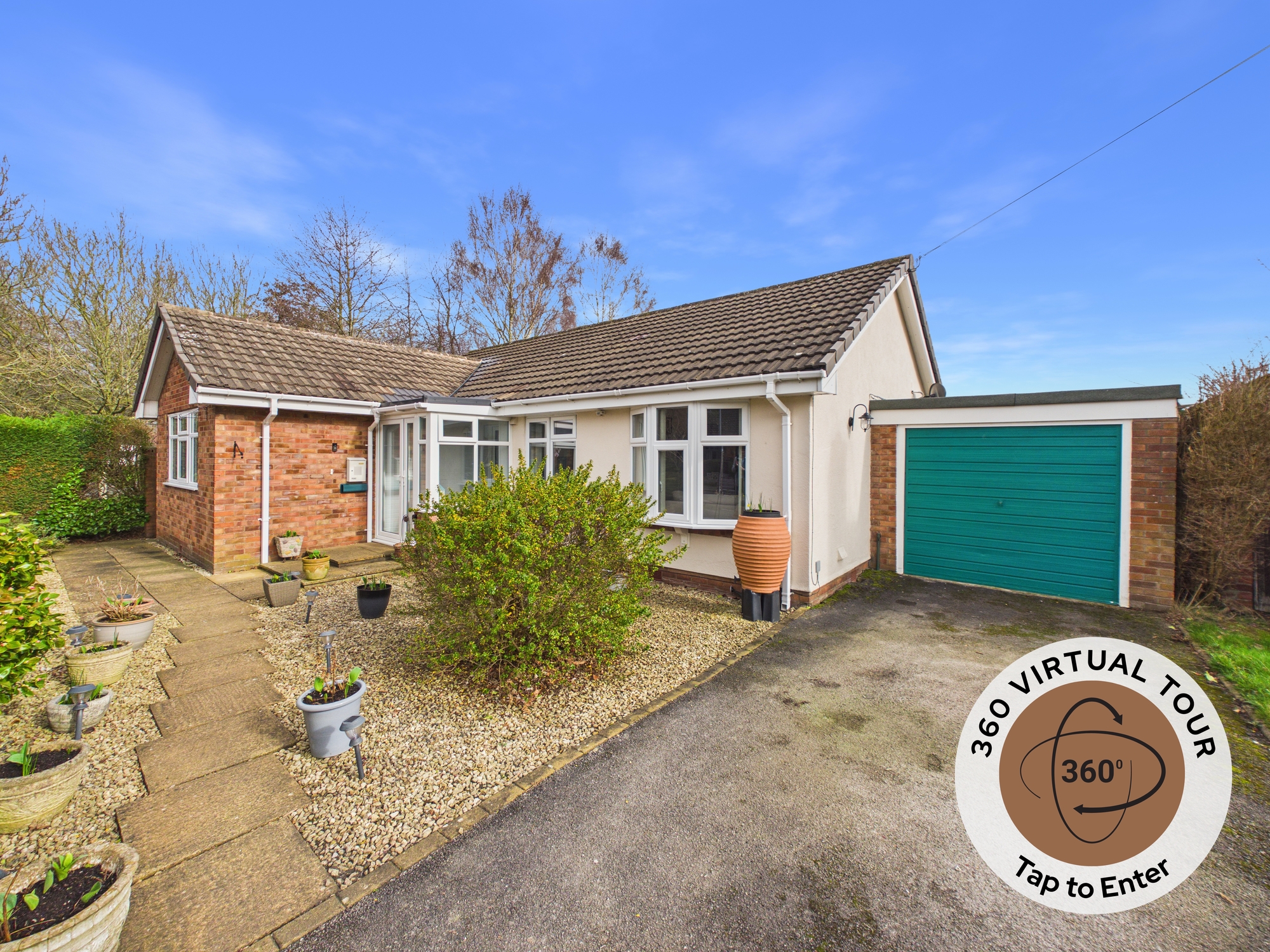 3 bedroom Detached bungalow For Sale