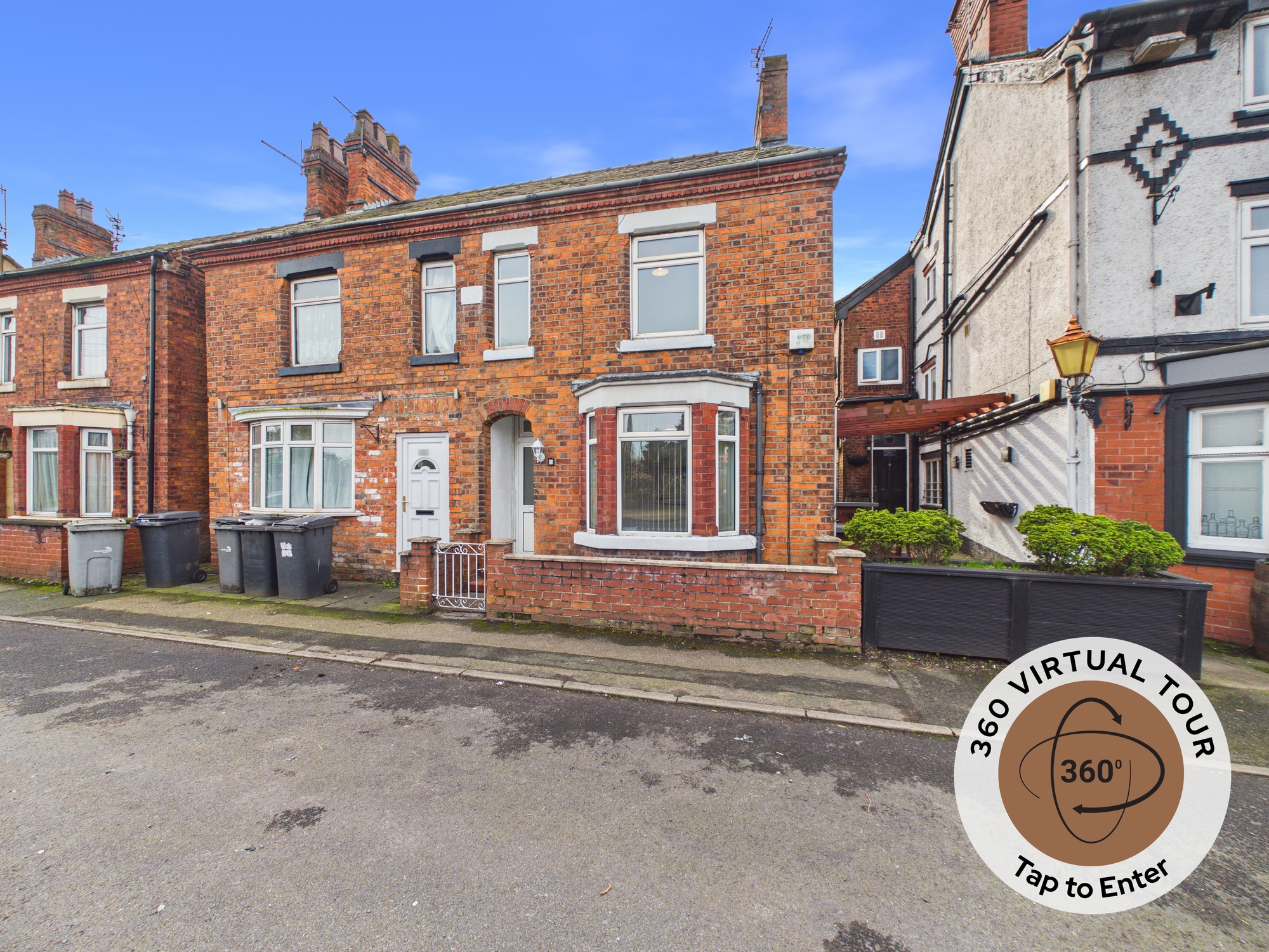 2 bedroom Semi-detached house Under Offer