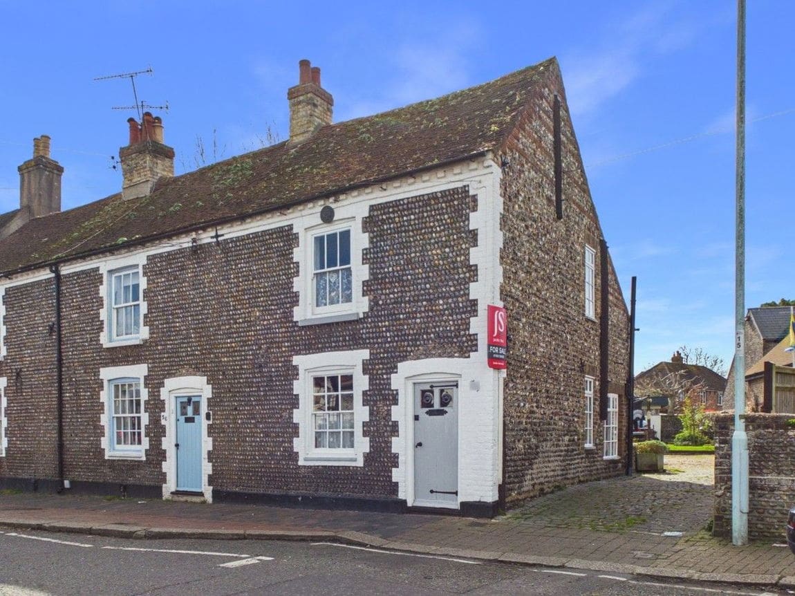 2 bedroom End of terrace house For Sale