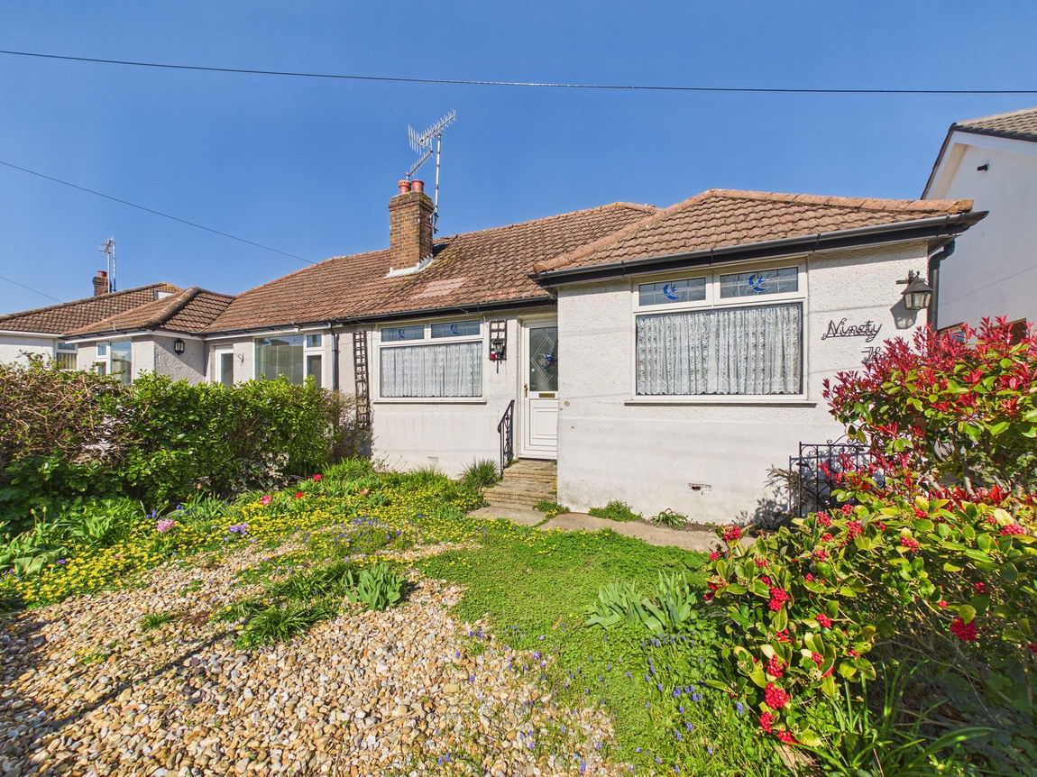 1 bedroom Semi-detached bungalow Under Offer