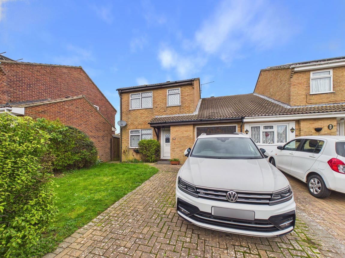 4 bedroom Semi-detached house For Sale