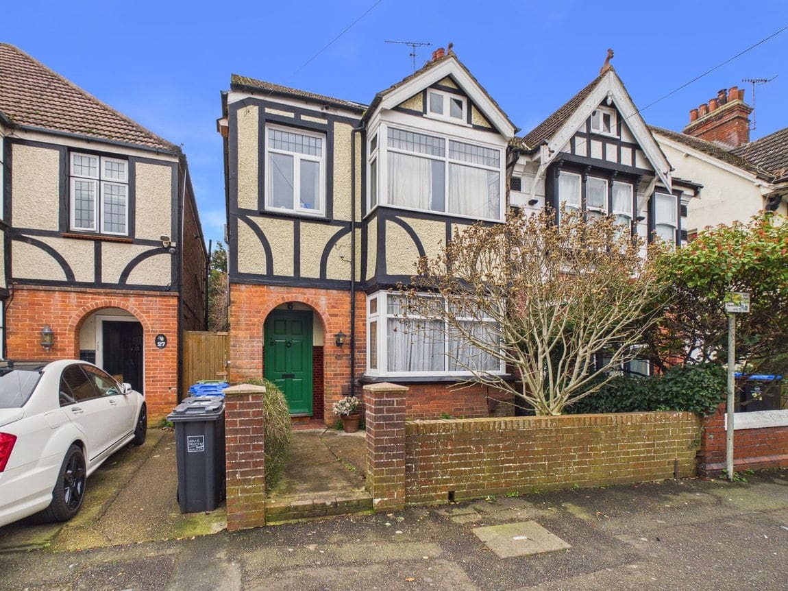 4 bedroom Semi-detached house For Sale