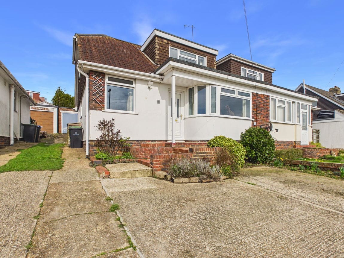 4 bedroom Semi-detached house Under Offer