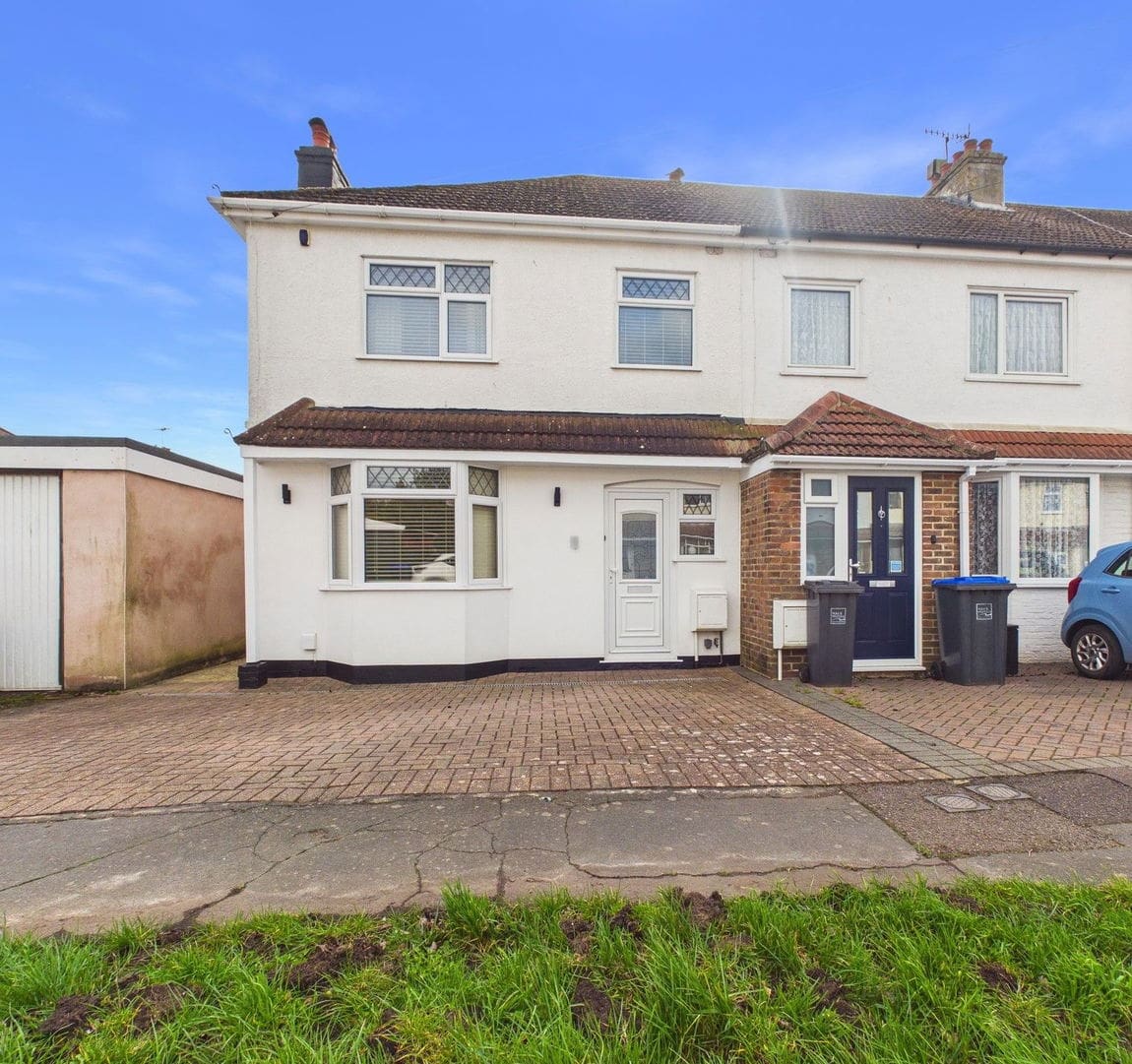 3 bedroom End of terrace house Under Offer