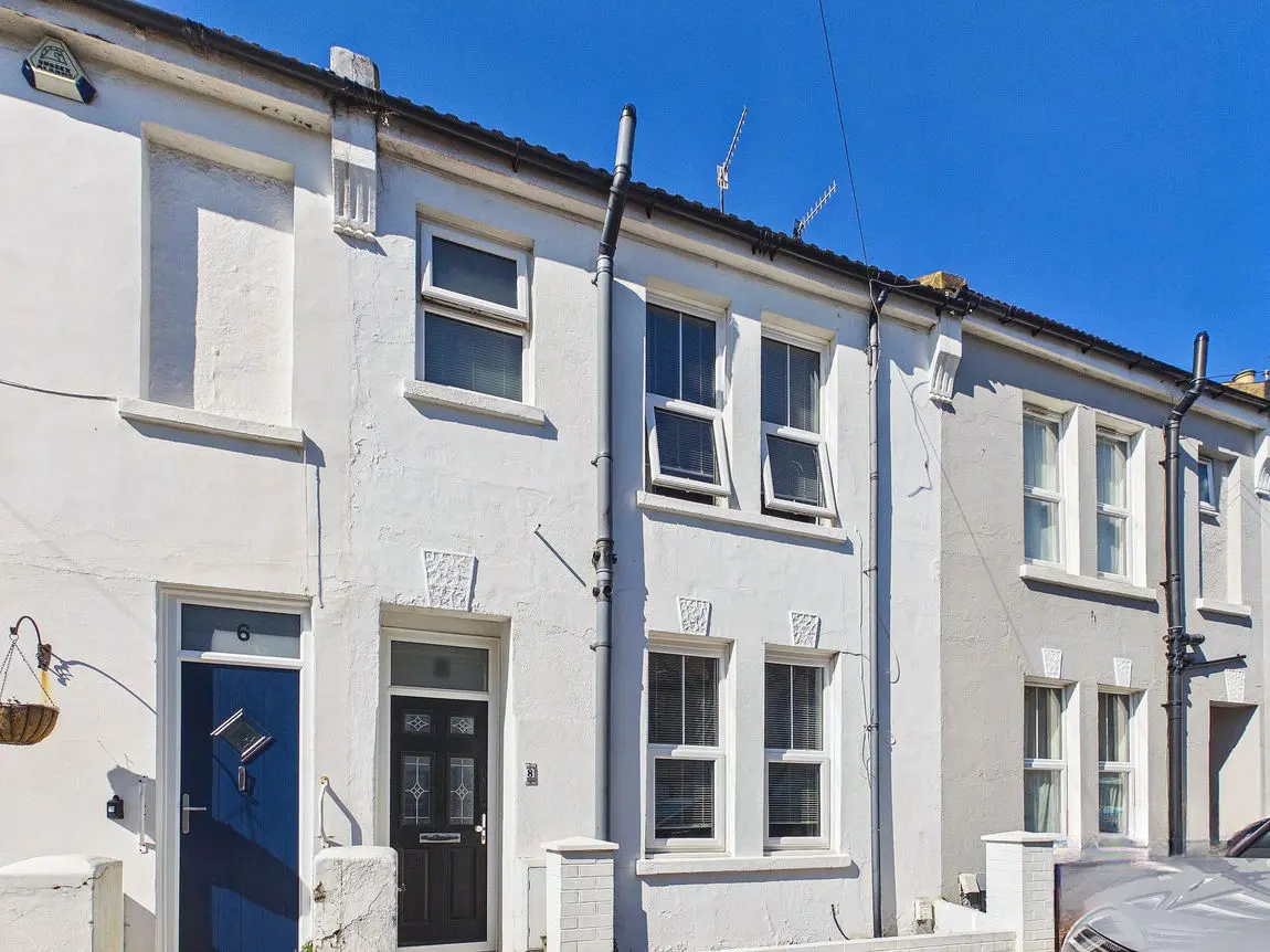 2 bedroom Terraced House Under Offer