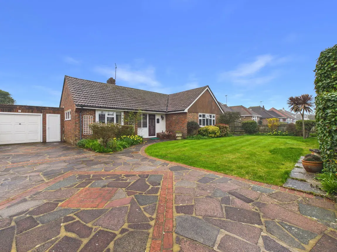 3 bedroom Bungalow Under Offer